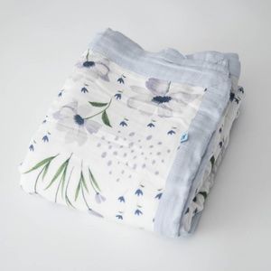 Little unicorn deluxe muslin quilt